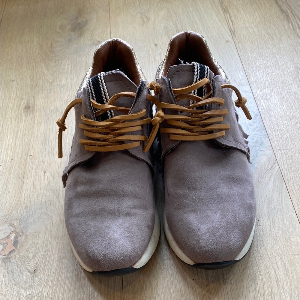 Esseutesse Shoes